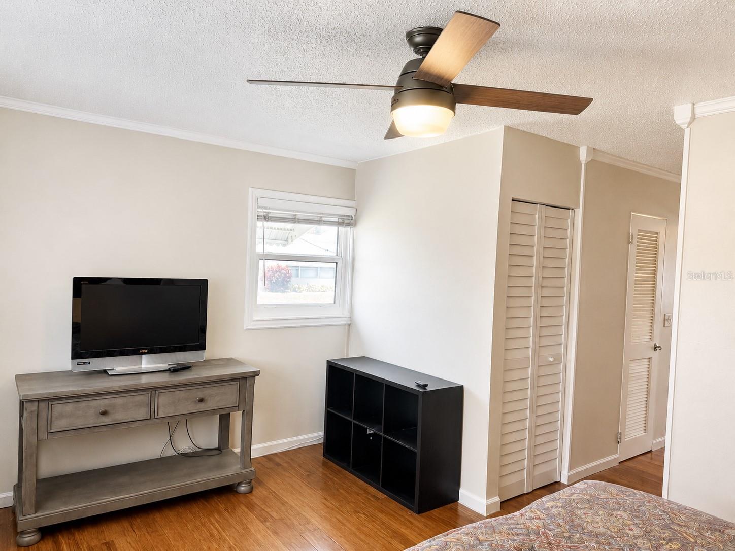 PARKWAY VILLAS CONDO UN 6 - Residential