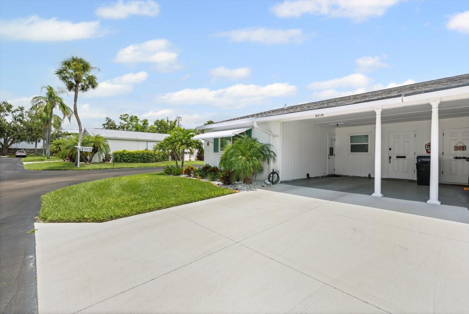 PARKWAY VILLAS CONDO UN 6 - Residential