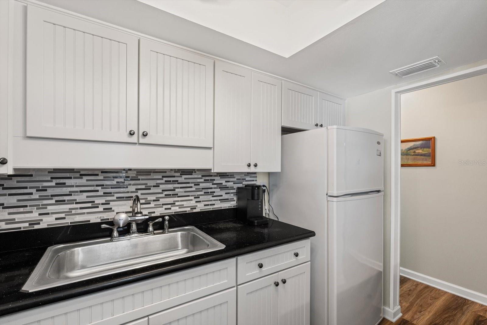PARKWAY VILLAS CONDO UN 6 - Residential