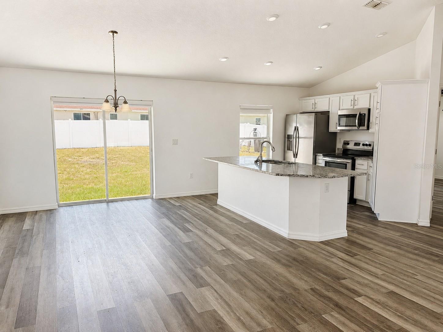 ROLLING RANCH ESTATE - Residential Lease