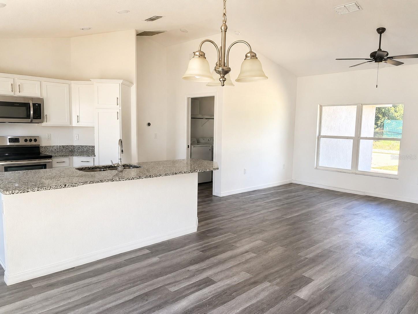 ROLLING RANCH ESTATE - Residential Lease