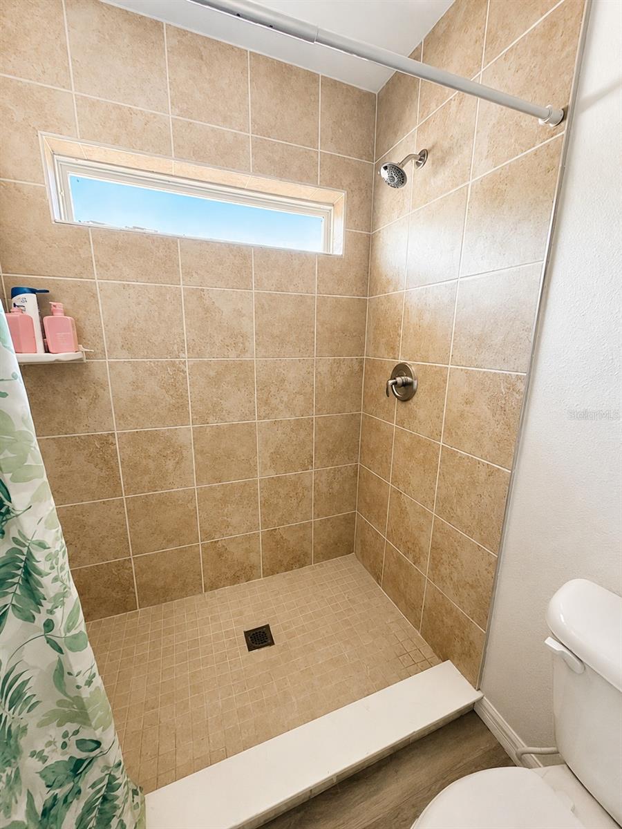 ROLLING RANCH ESTATE - Residential Lease