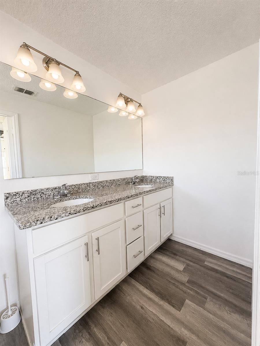 ROLLING RANCH ESTATE - Residential Lease