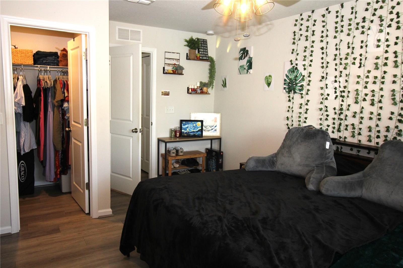 TIMBERS/WILLIAMS LNDG TWNHMS - Residential