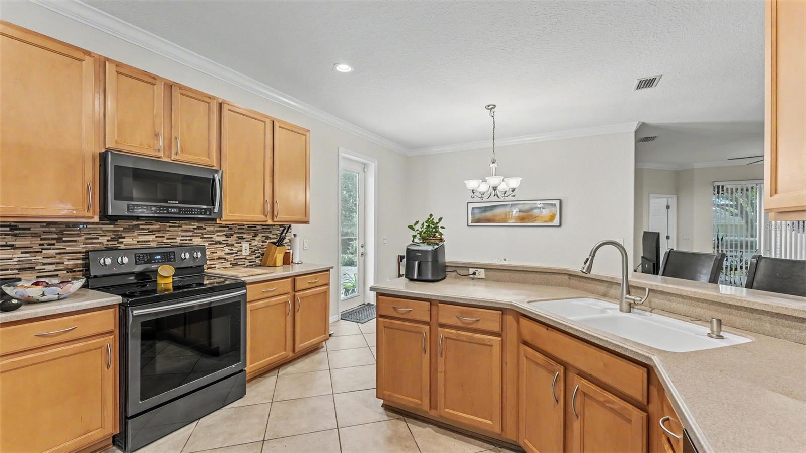 CROSSROADS/LK REGION - Residential