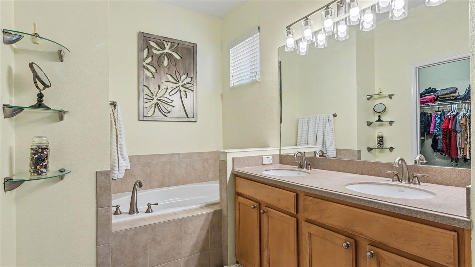 CROSSROADS/LK REGION - Residential