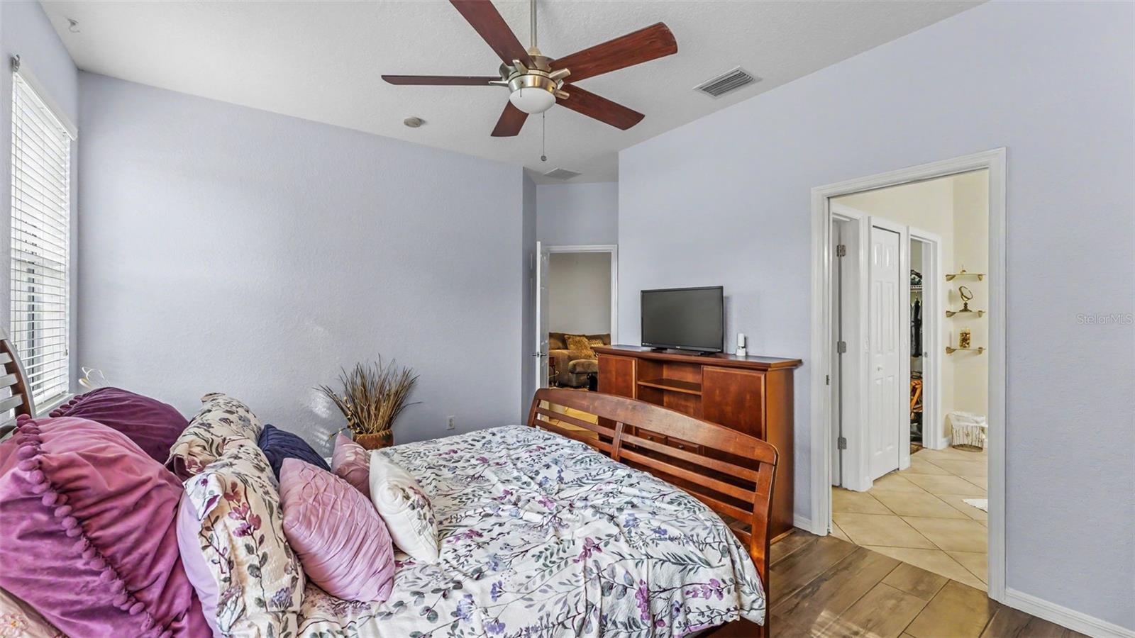 CROSSROADS/LK REGION - Residential