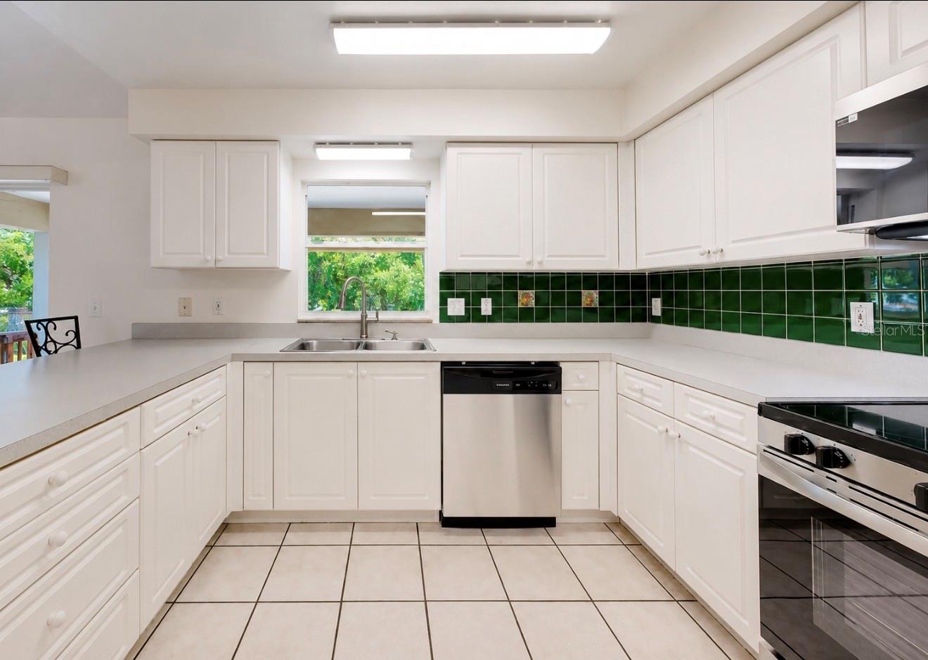 APOLLO BEACH UNIT ONE PT ONE - Residential