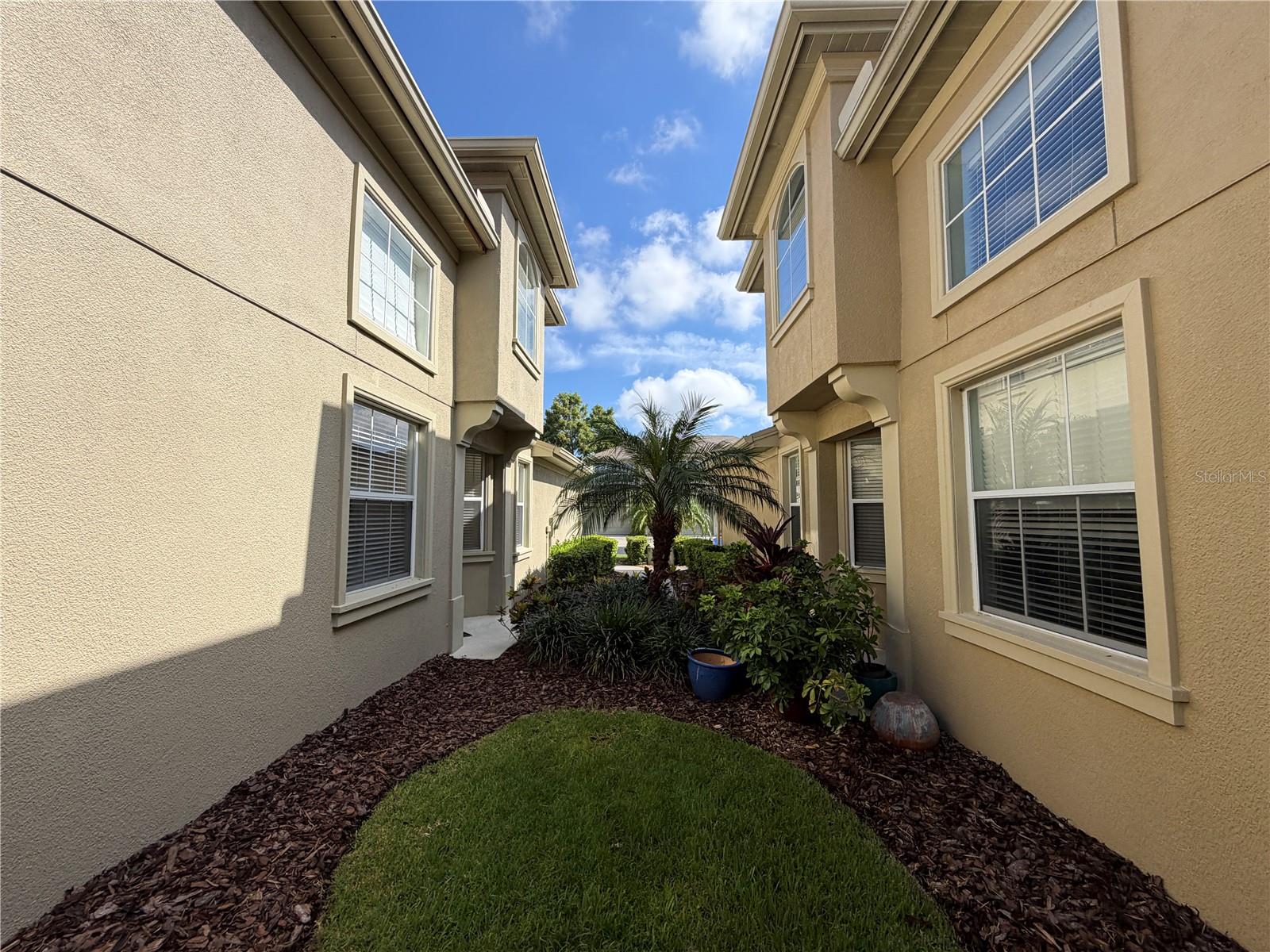 PALMBROOKE TWNHMS - Residential Lease