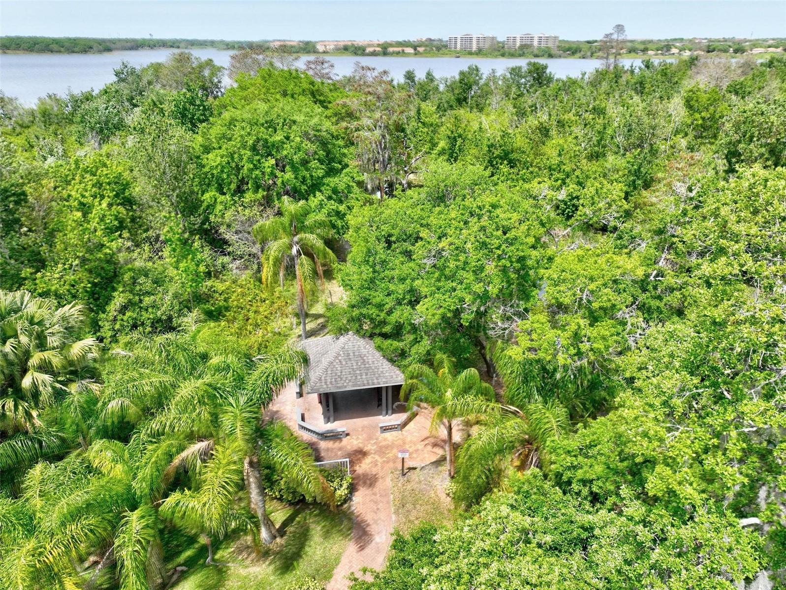 SUNERT LAKE - Residential