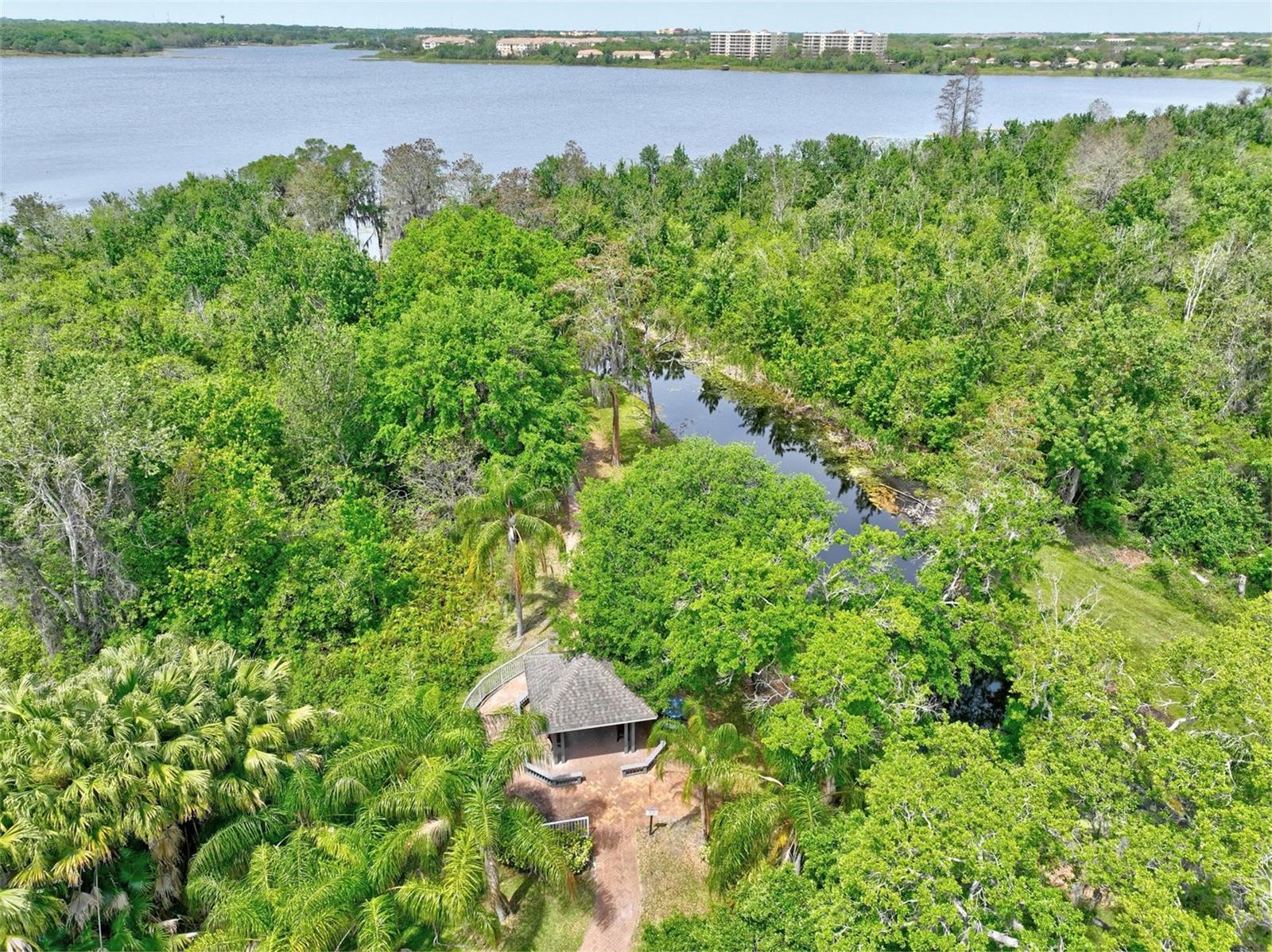 SUNERT LAKE - Residential