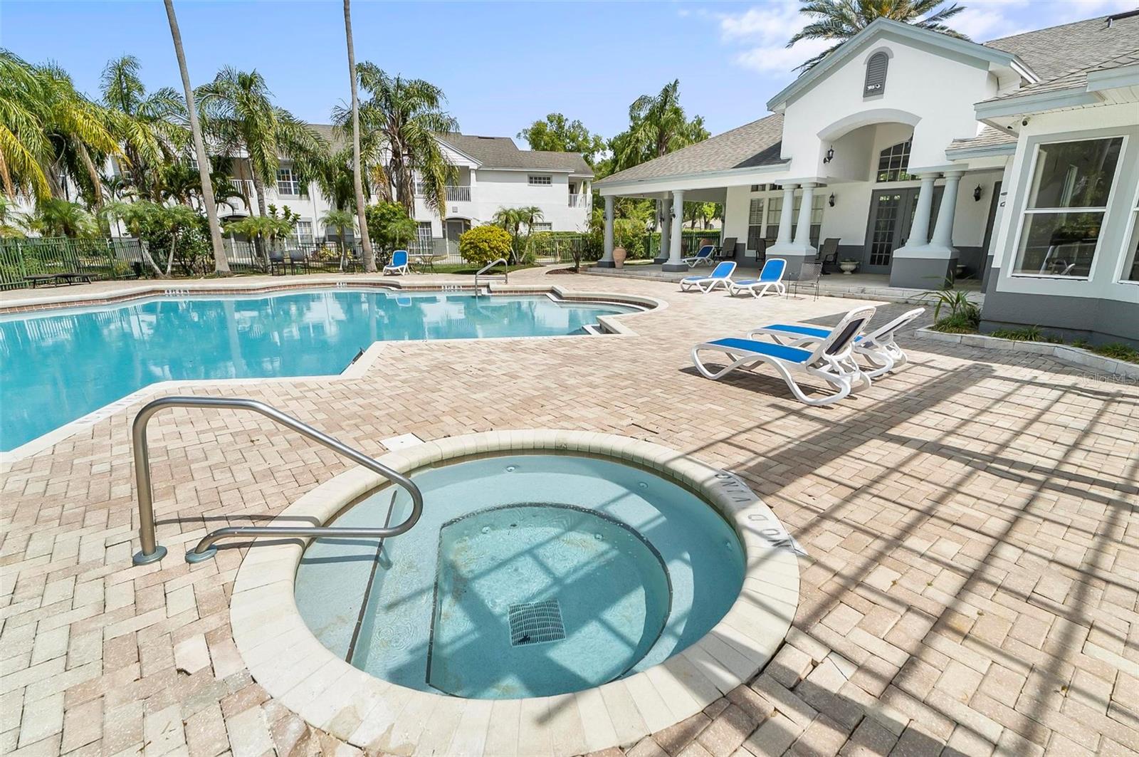 SUNERT LAKE - Residential