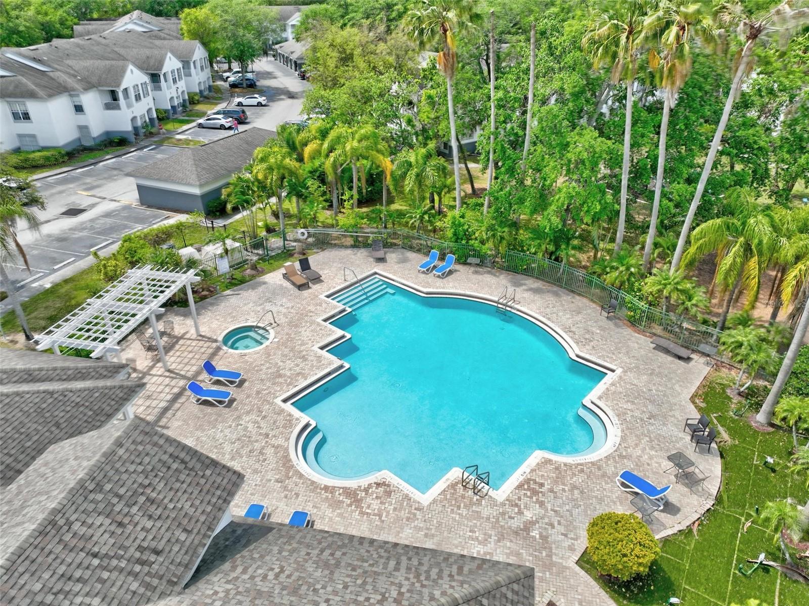 SUNERT LAKE - Residential