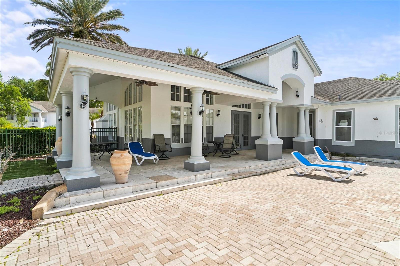 SUNERT LAKE - Residential