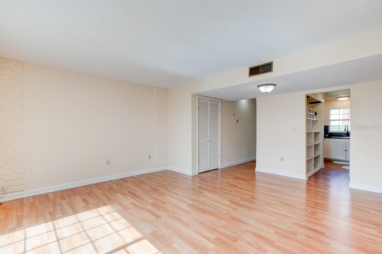 TALLWOOD OAKS CONDO - Residential