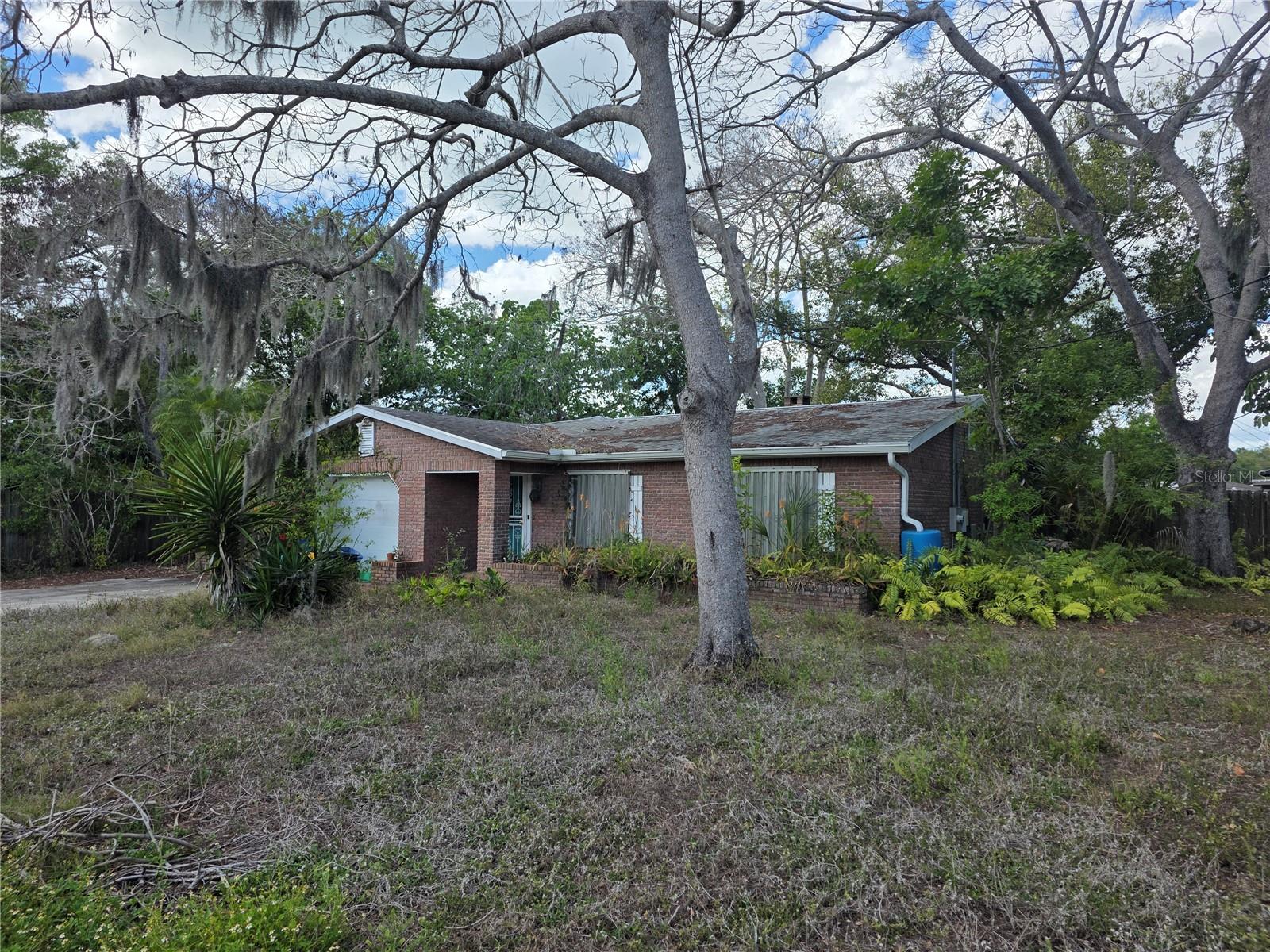 OAK SHORES - Residential