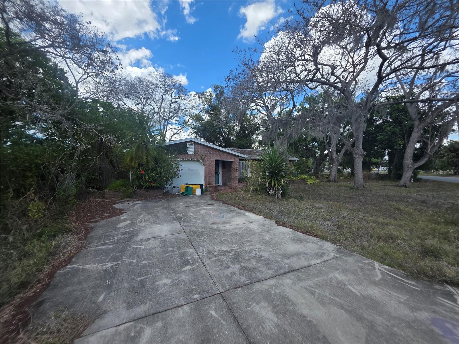 OAK SHORES - Residential