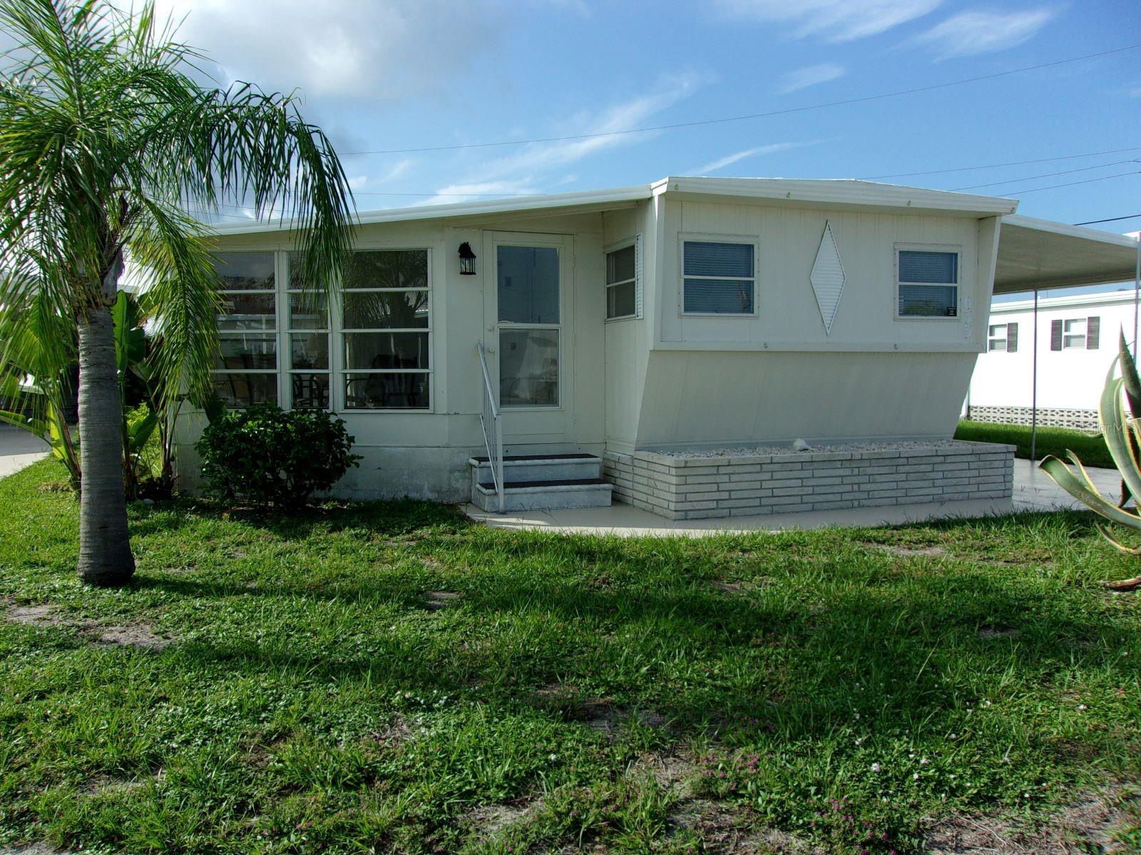 FULLY FURNISHED (TURNKEY) HOME IN MOVE-IN CONDITION IN COUNTRY CLUB ESTATES.  IF YOU HAVE BEEN WAITING FOR A HOME YOU CAN USE WITHOUT PUTTING A LOT OF MONEY INTO REPAIRS, THIS ONE IS FOR YOU.  NICELY FURNISHED, ON A SHORT STREET CLOSE TO ENTRY AND EXIT ACCESS, EAT-IN KITCHEN SEATS 4 OR 6, AND A WONDERFUL, BRIGHT ENCLOSED ROOM IN THE FRONT THAT WILL GET MOST OF YOUR USE.  

RENTED BEGINNING NOV THROUGH MARCH, SO IF YOU CLOSE DURING THIS TIME, YOU WILL REAP THE BENEFIT OF IMMEDIATE INCOME.  
COME AND TAKE A LOOK BEFORE THE RENTERS ARRIVE SO YOU CAN VIEW IT EASILY. MAKE A DECISION NOW.  PRICED FOR A QUICK SALE.  DO NOT HESITATE.