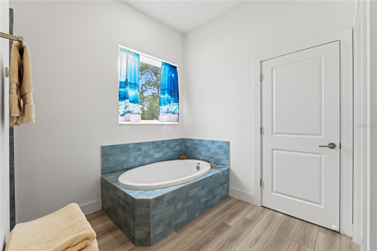 ROYAL HIGHLANDS - Residential