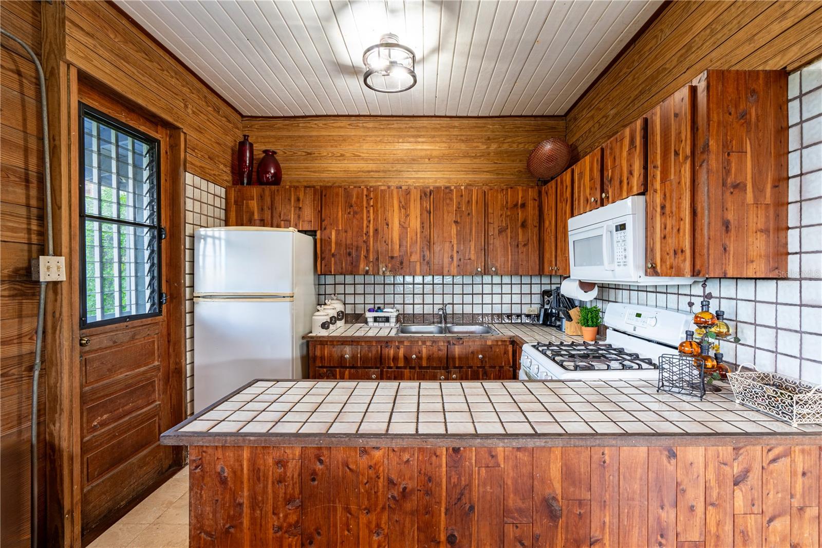 IVELISE PÉREZ FIGUEROA, Y, JOSÉ E. ZAITER MARTÍ - Residential