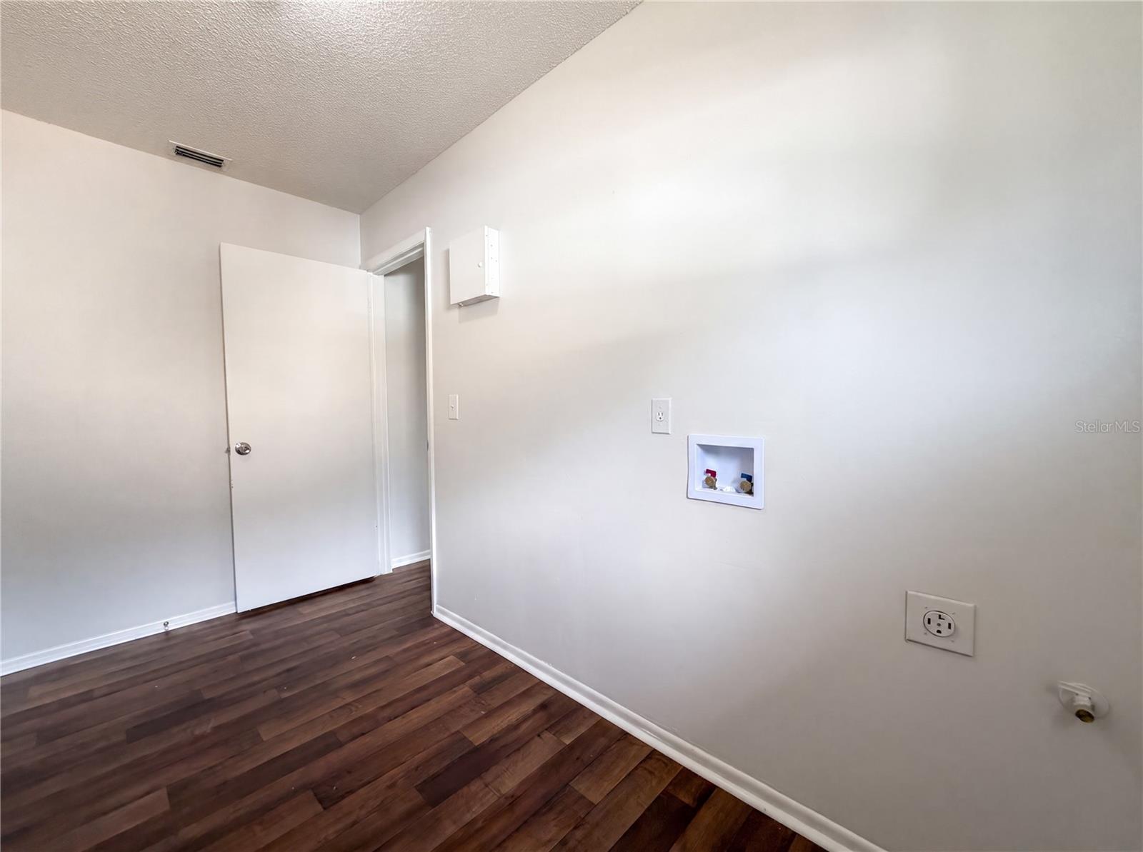 KINGSTON GROVES - Residential