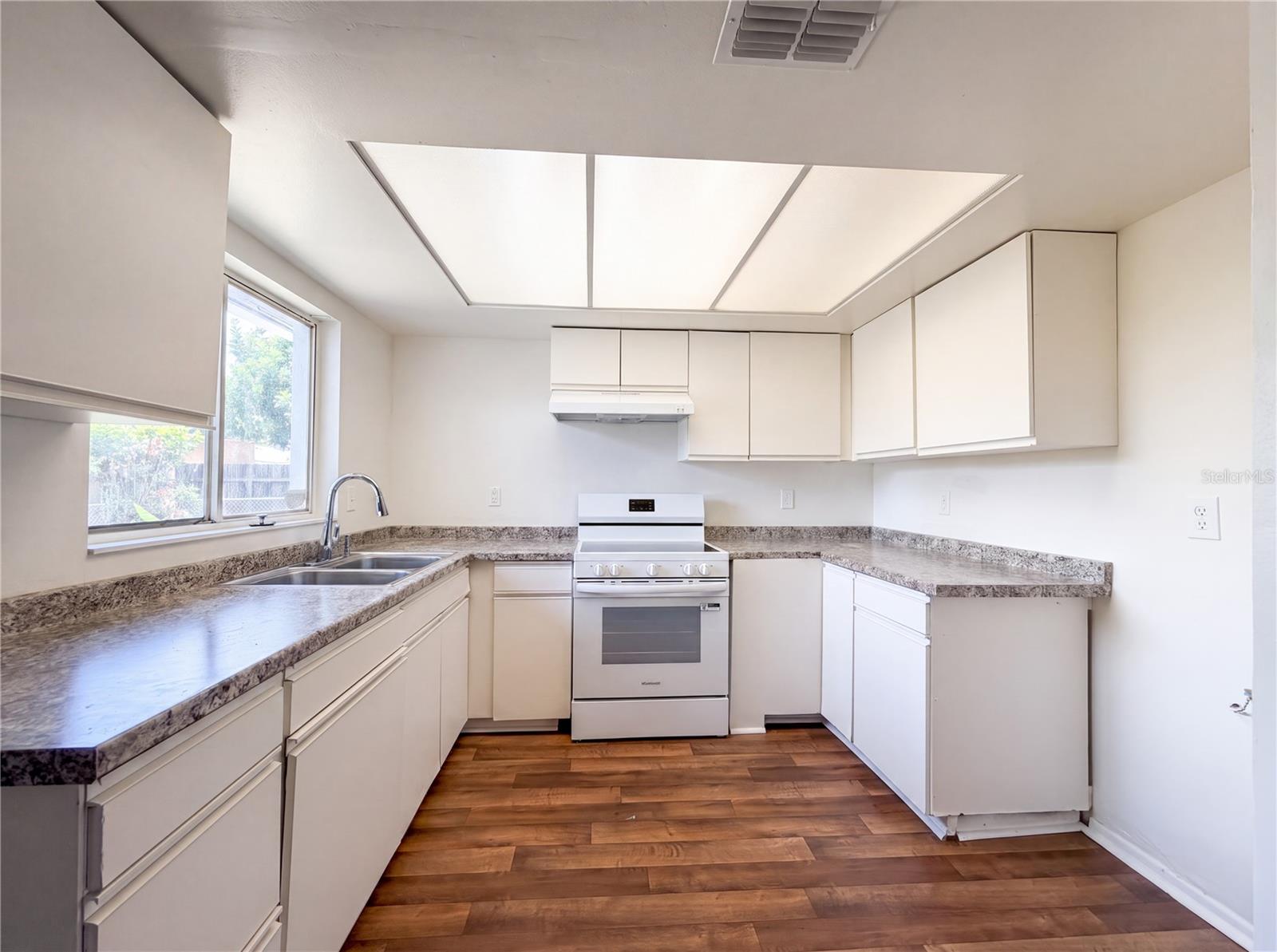 KINGSTON GROVES - Residential