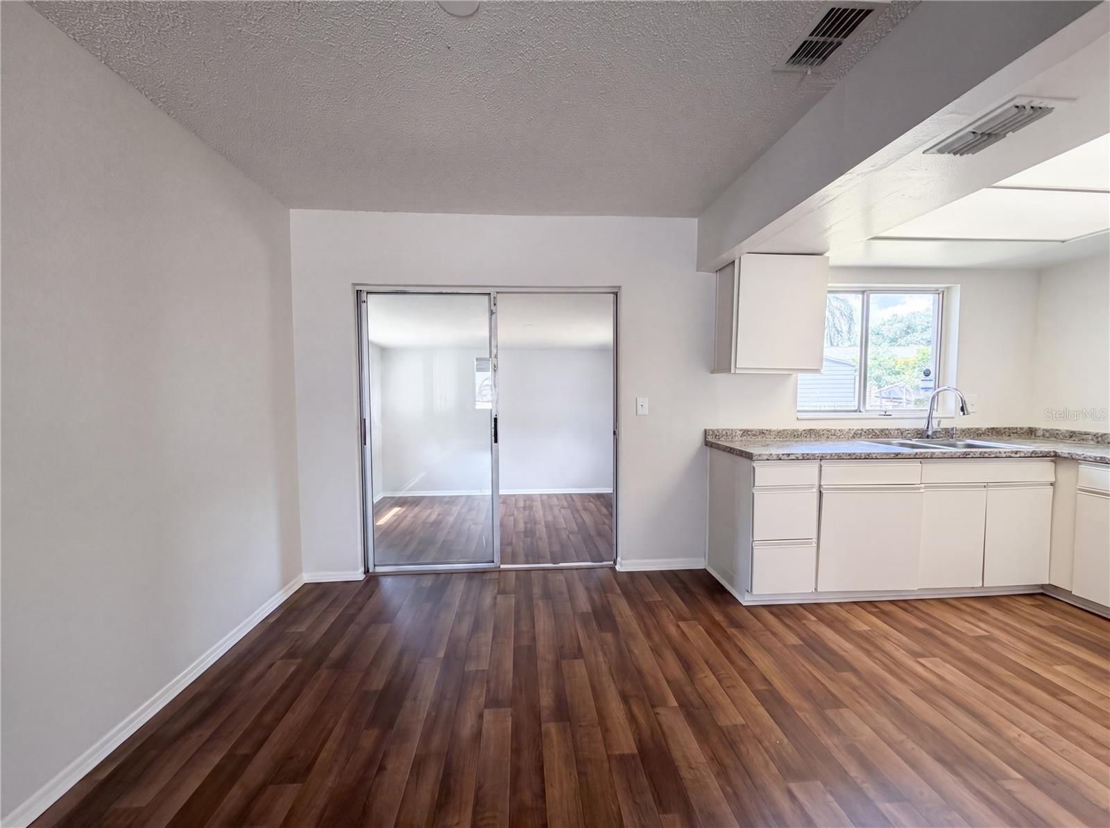 KINGSTON GROVES - Residential