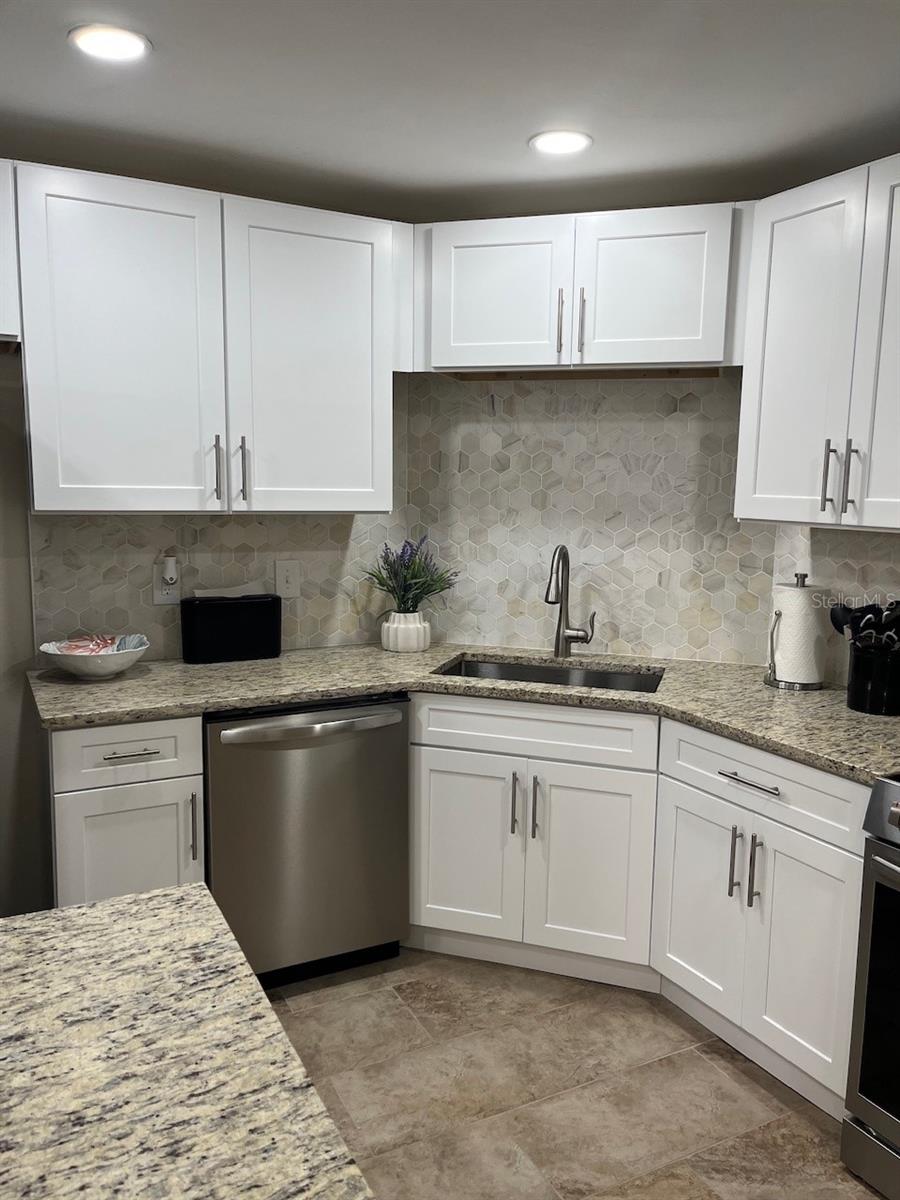 LAKE THOMAS WOODS 6TH ADD - Residential