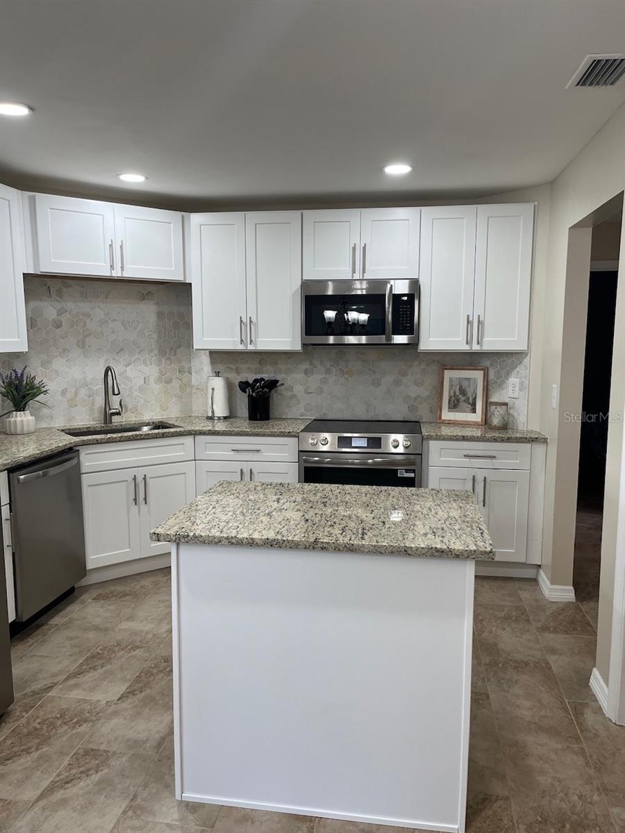 LAKE THOMAS WOODS 6TH ADD - Residential