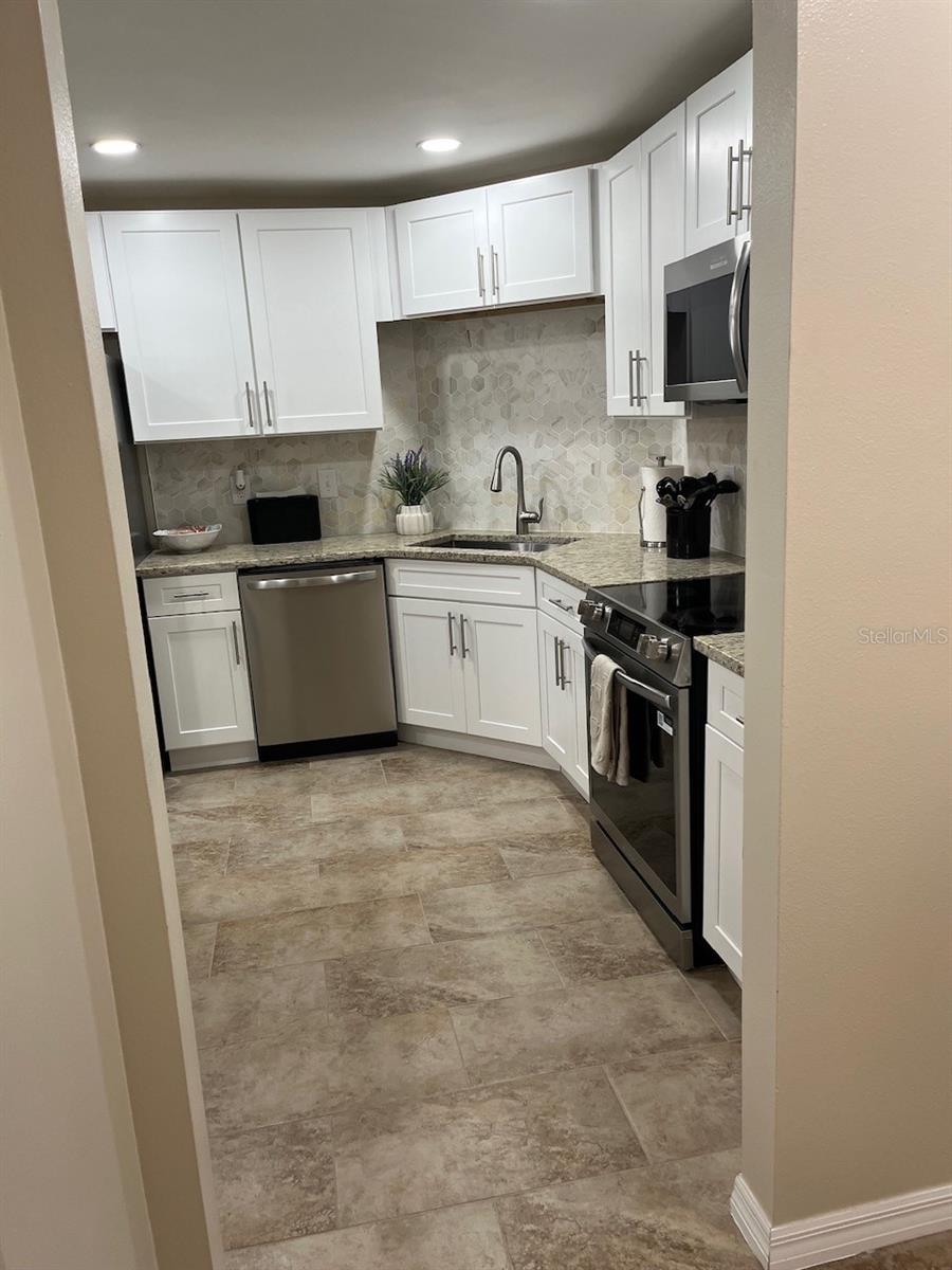 LAKE THOMAS WOODS 6TH ADD - Residential