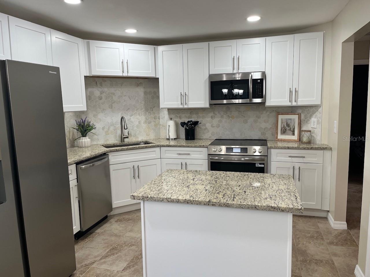LAKE THOMAS WOODS 6TH ADD - Residential
