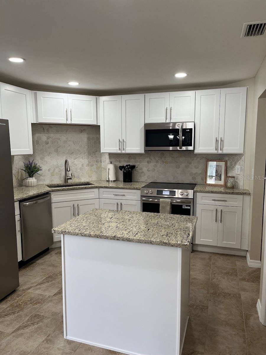LAKE THOMAS WOODS 6TH ADD - Residential