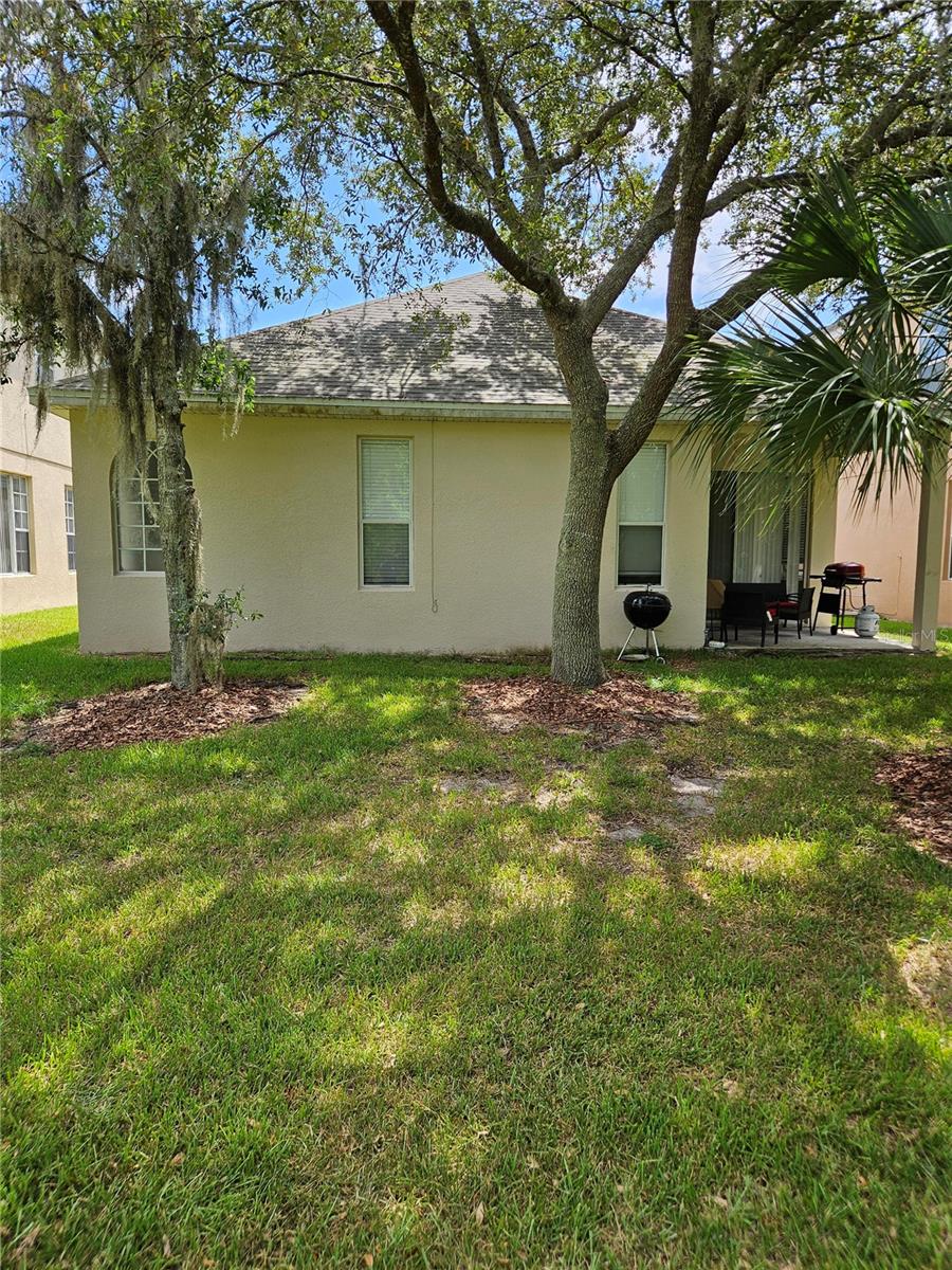 EAGLES NEST AT THE OAKS - Residential Lease
