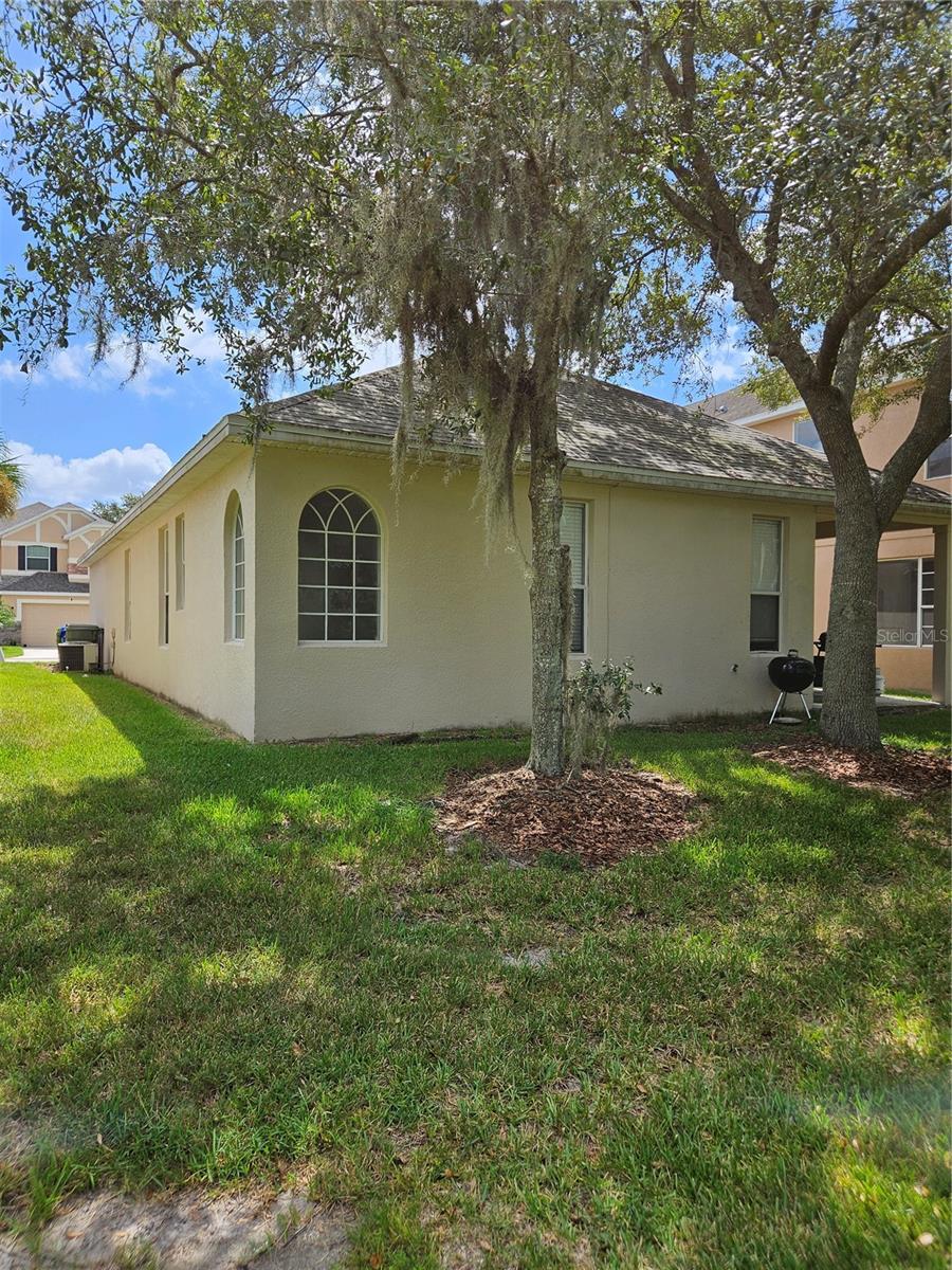 EAGLES NEST AT THE OAKS - Residential Lease