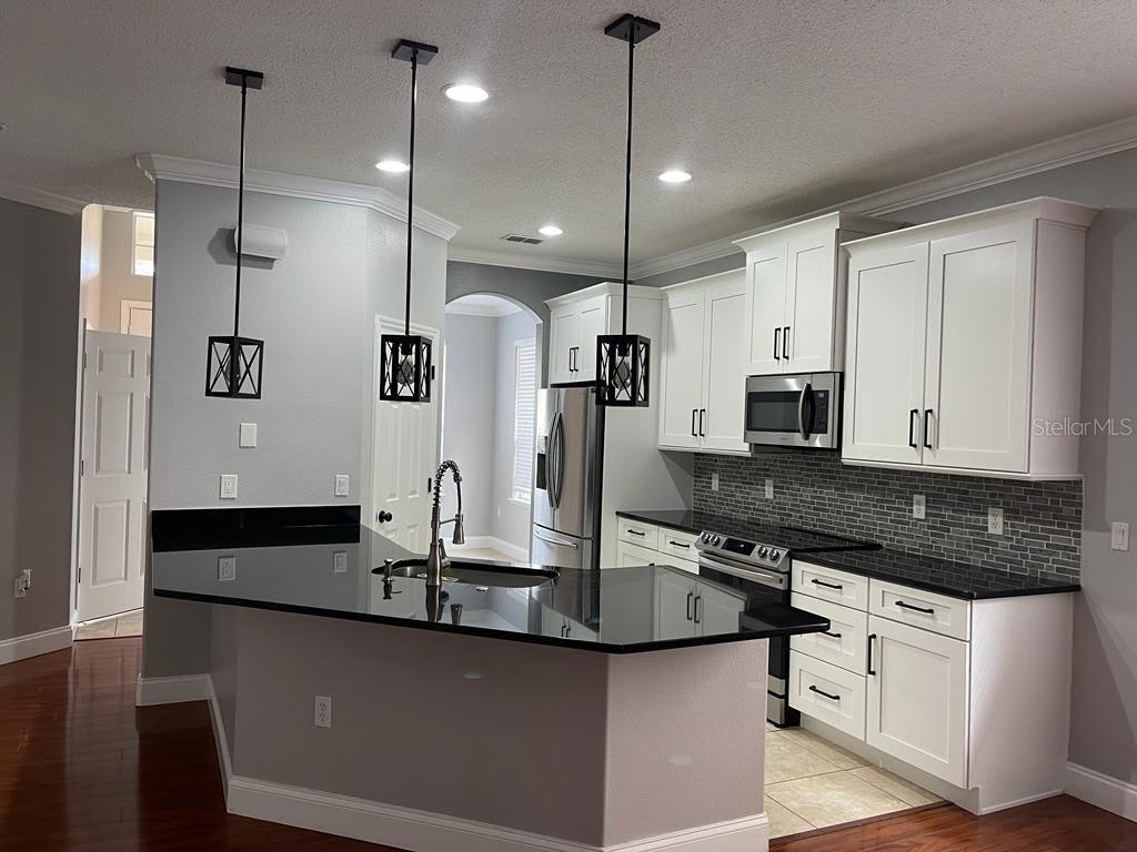 EAGLES NEST AT THE OAKS - Residential Lease