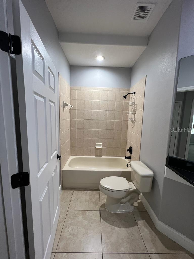 EAGLES NEST AT THE OAKS - Residential Lease