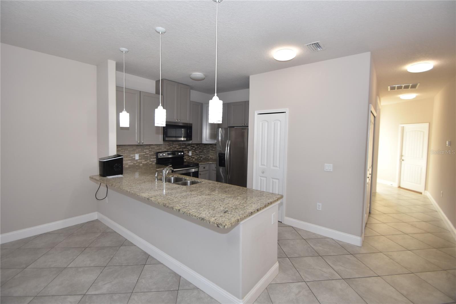 QUAIL HOLLOW - Residential Lease