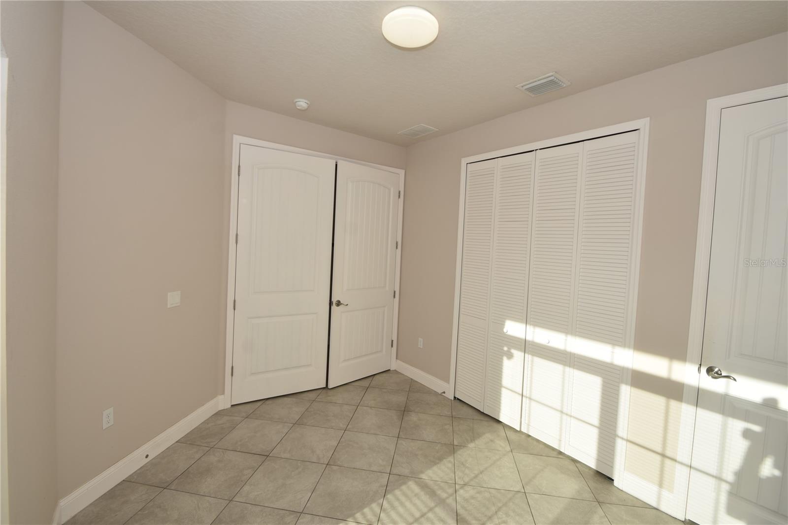 QUAIL HOLLOW - Residential Lease