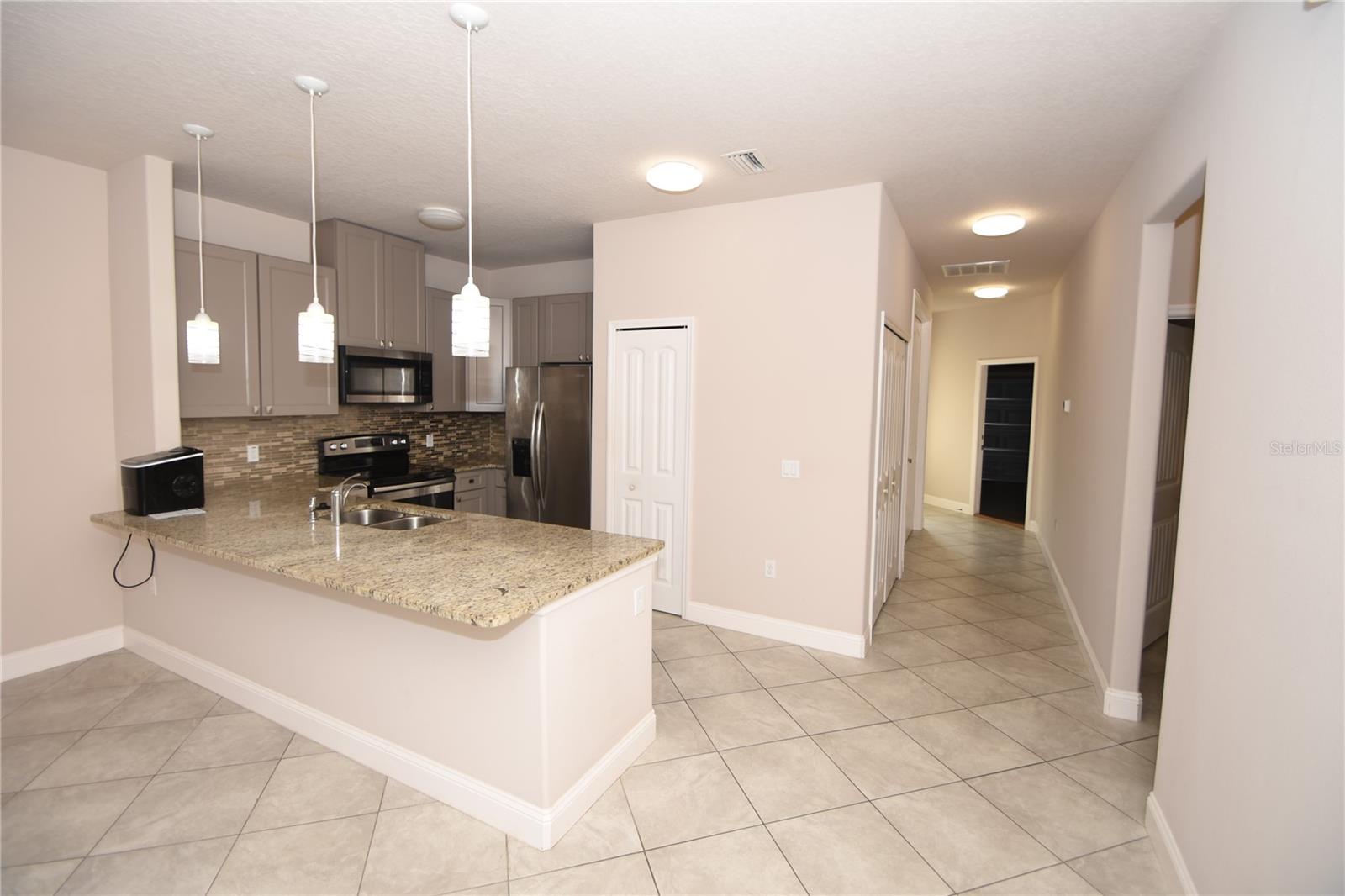 QUAIL HOLLOW - Residential Lease