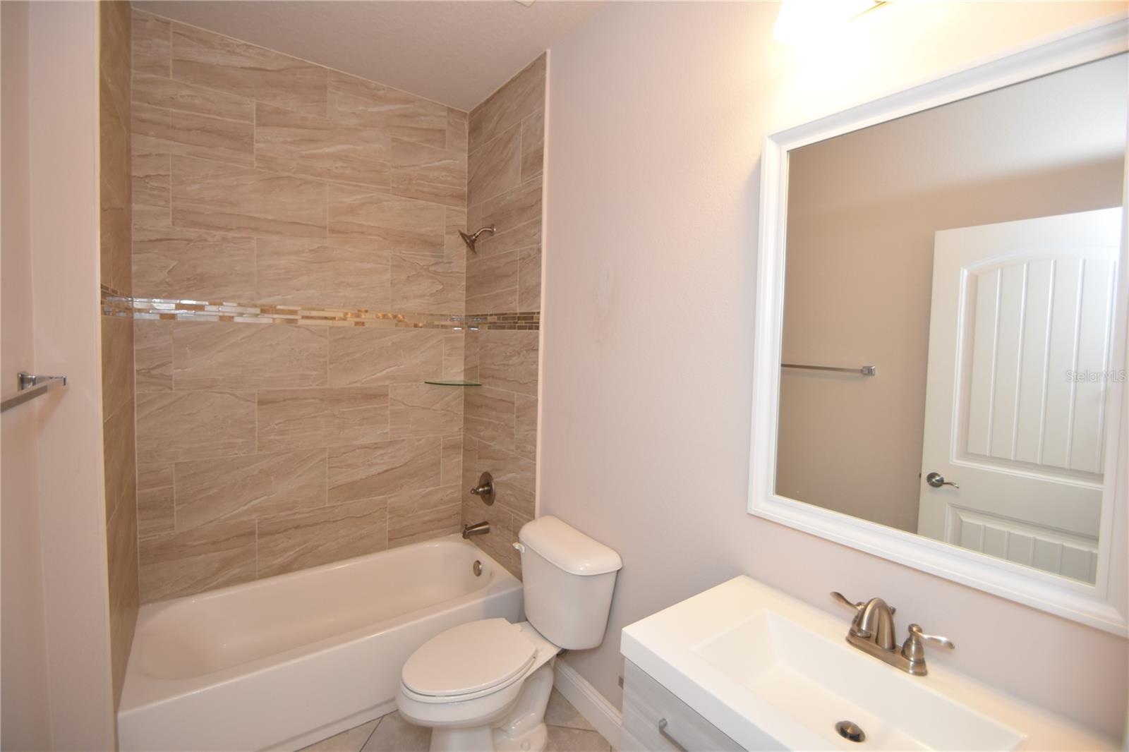QUAIL HOLLOW - Residential Lease