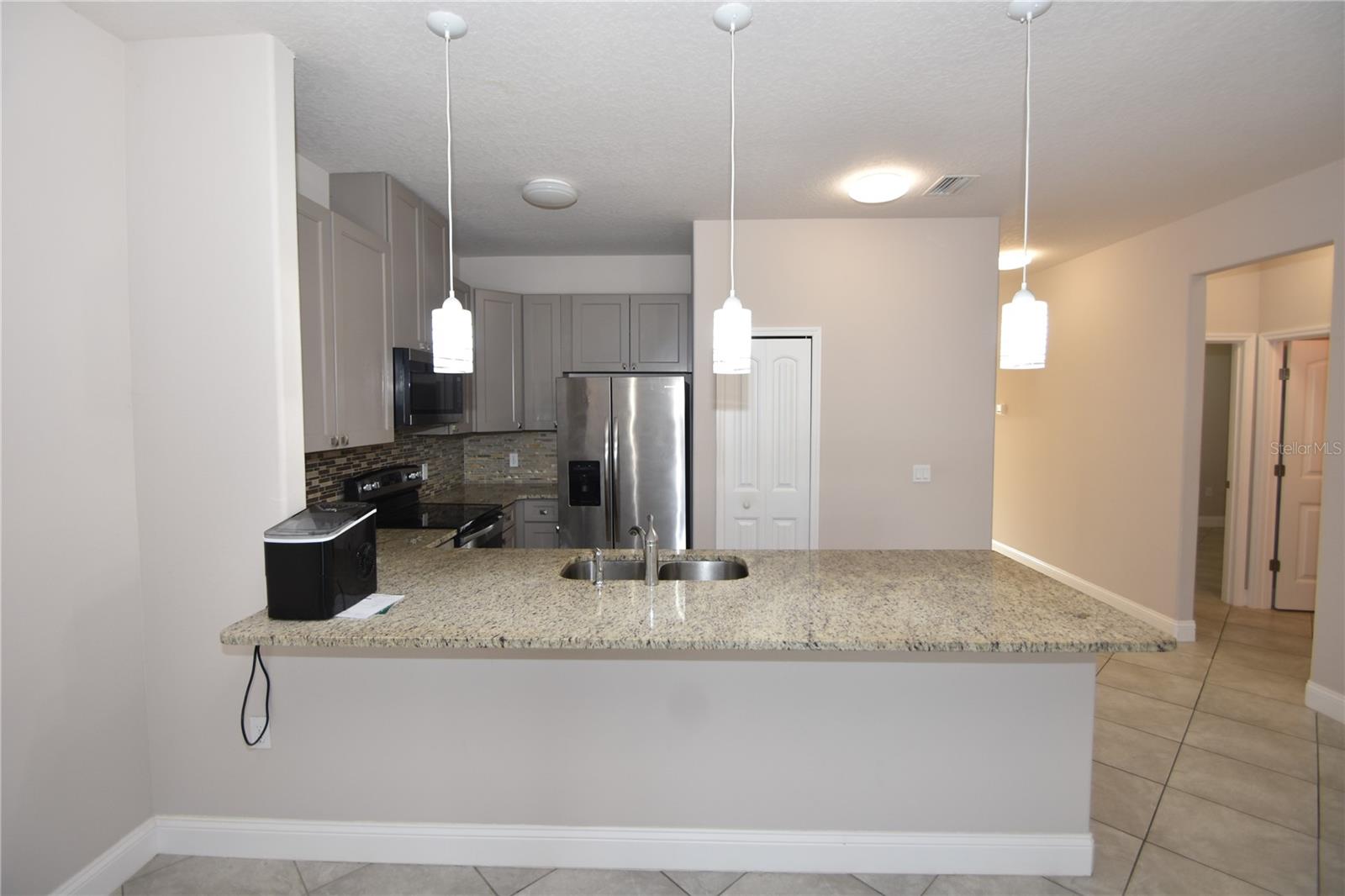 QUAIL HOLLOW - Residential Lease