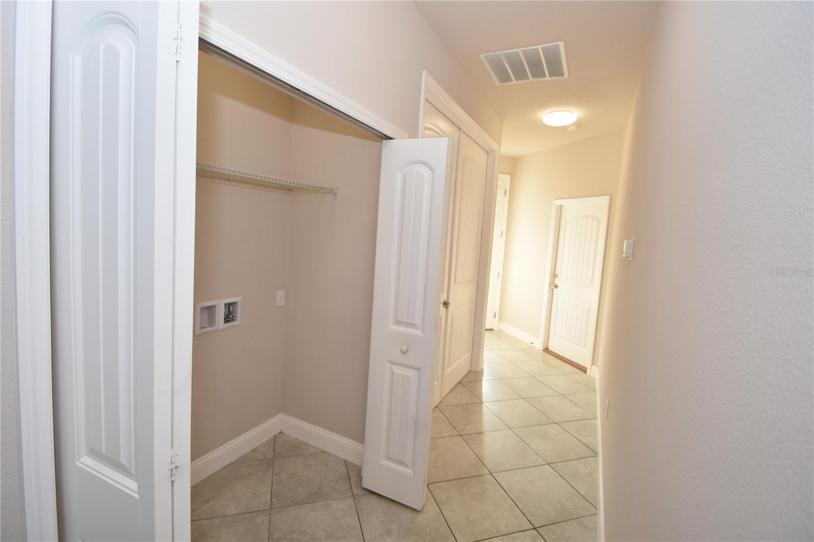 QUAIL HOLLOW - Residential Lease