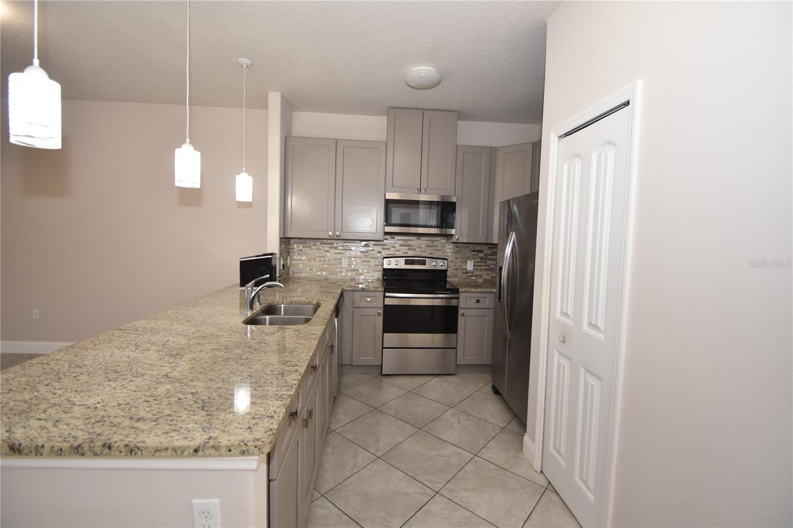 QUAIL HOLLOW - Residential Lease