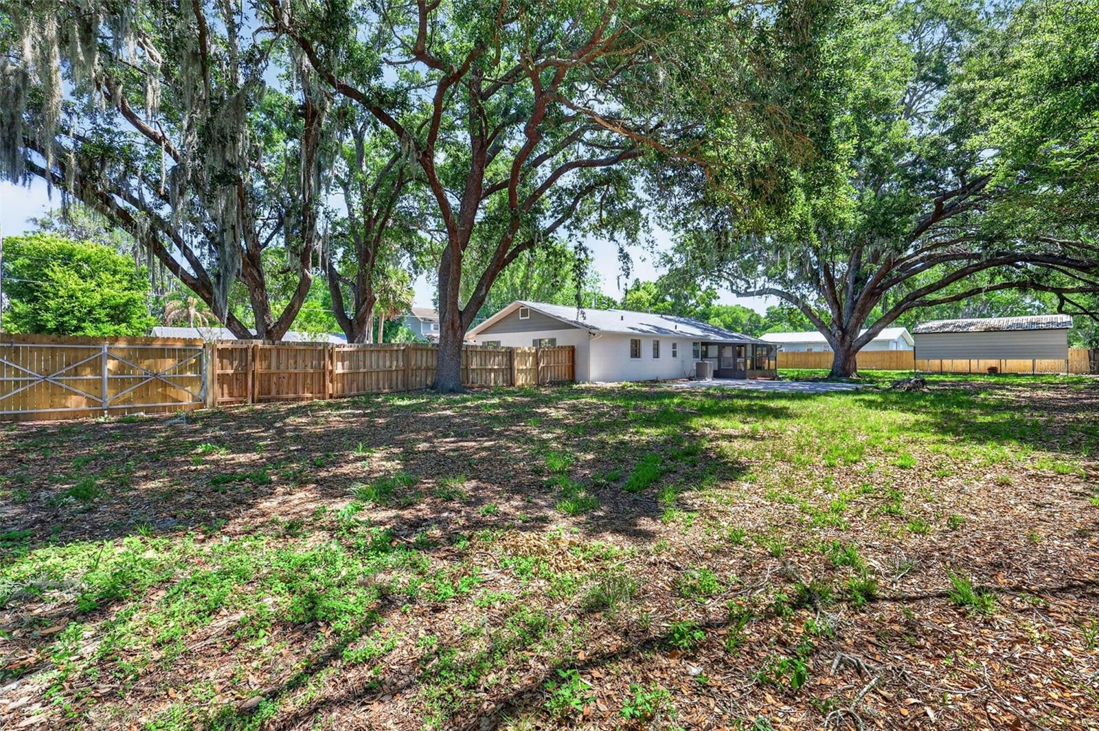 HI LAND COURT - Residential