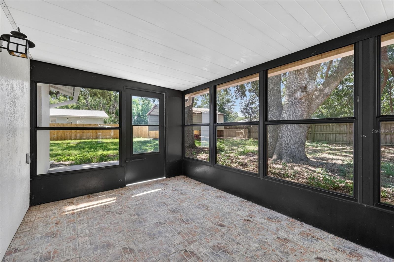 HI LAND COURT - Residential