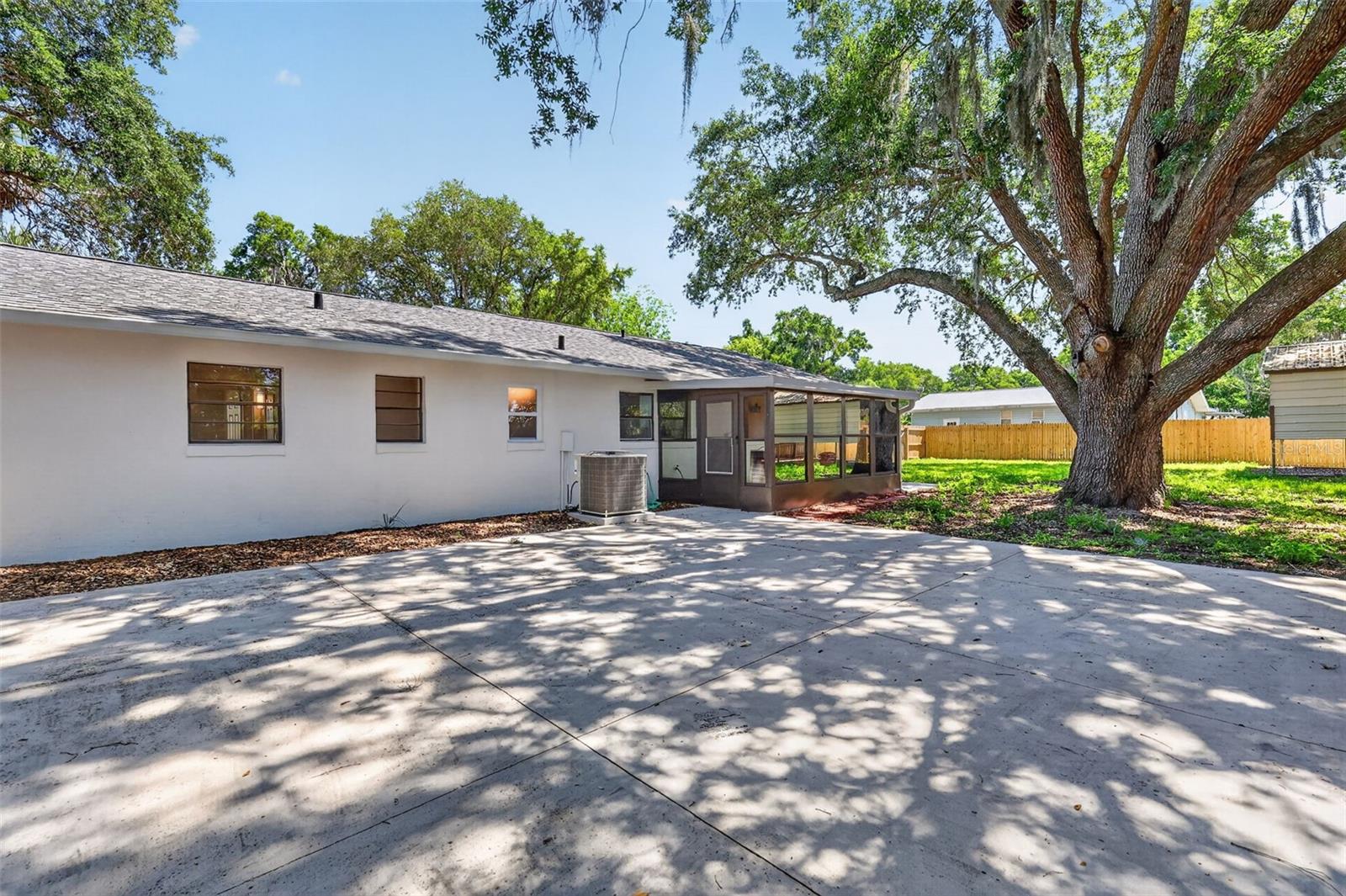 HI LAND COURT - Residential