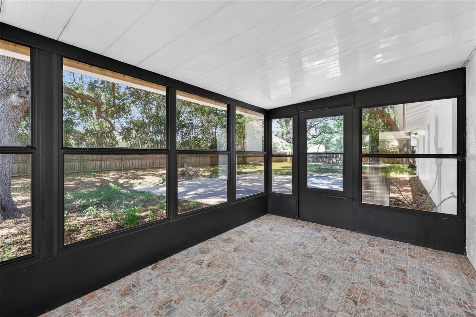 HI LAND COURT - Residential