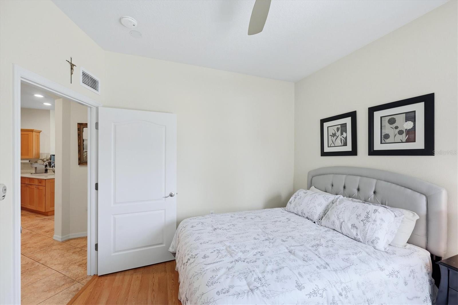 PELICAN POINTE GOLF & COUNTRY CLUB - Residential