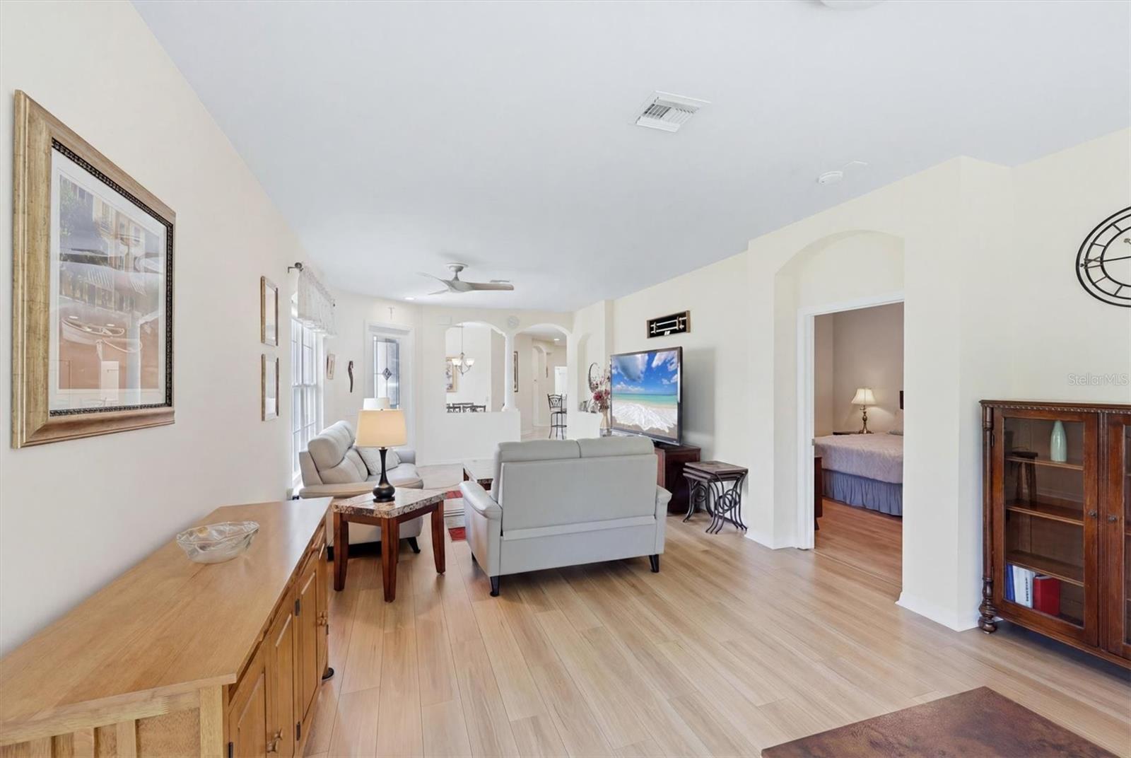 PELICAN POINTE GOLF & COUNTRY CLUB - Residential