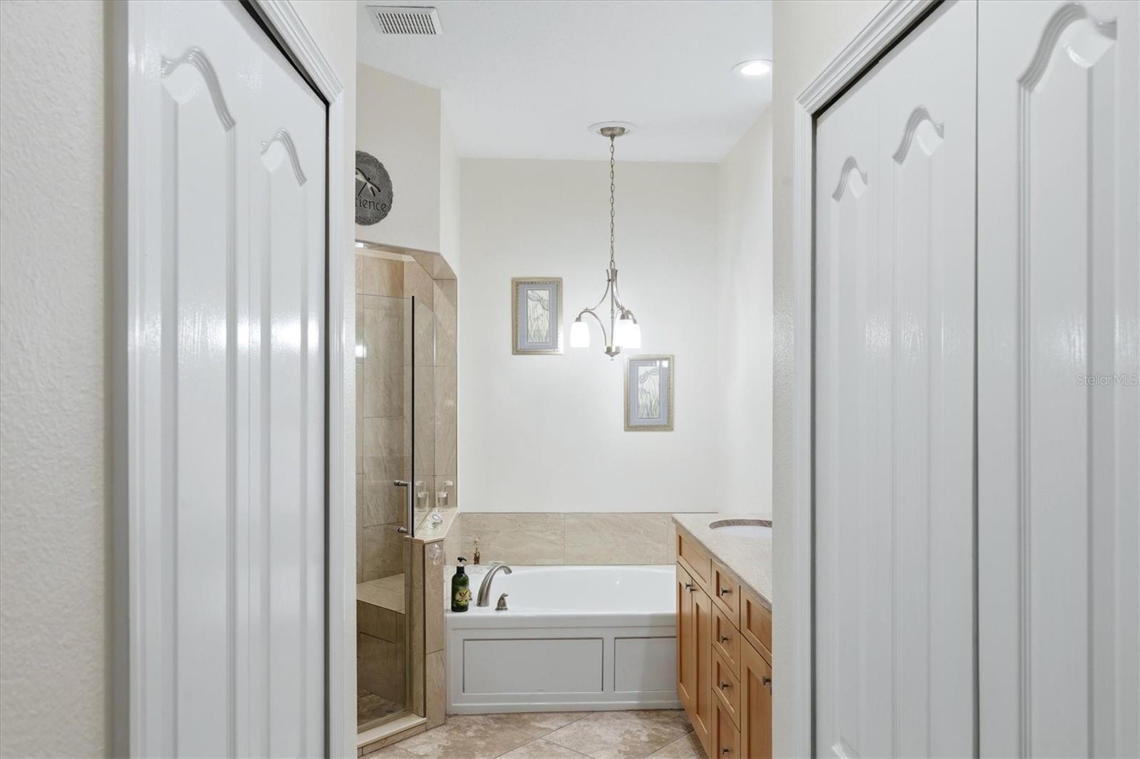 PELICAN POINTE GOLF & COUNTRY CLUB - Residential